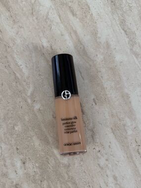 Luminous silk perfect glow concealer Armani - color 5.5